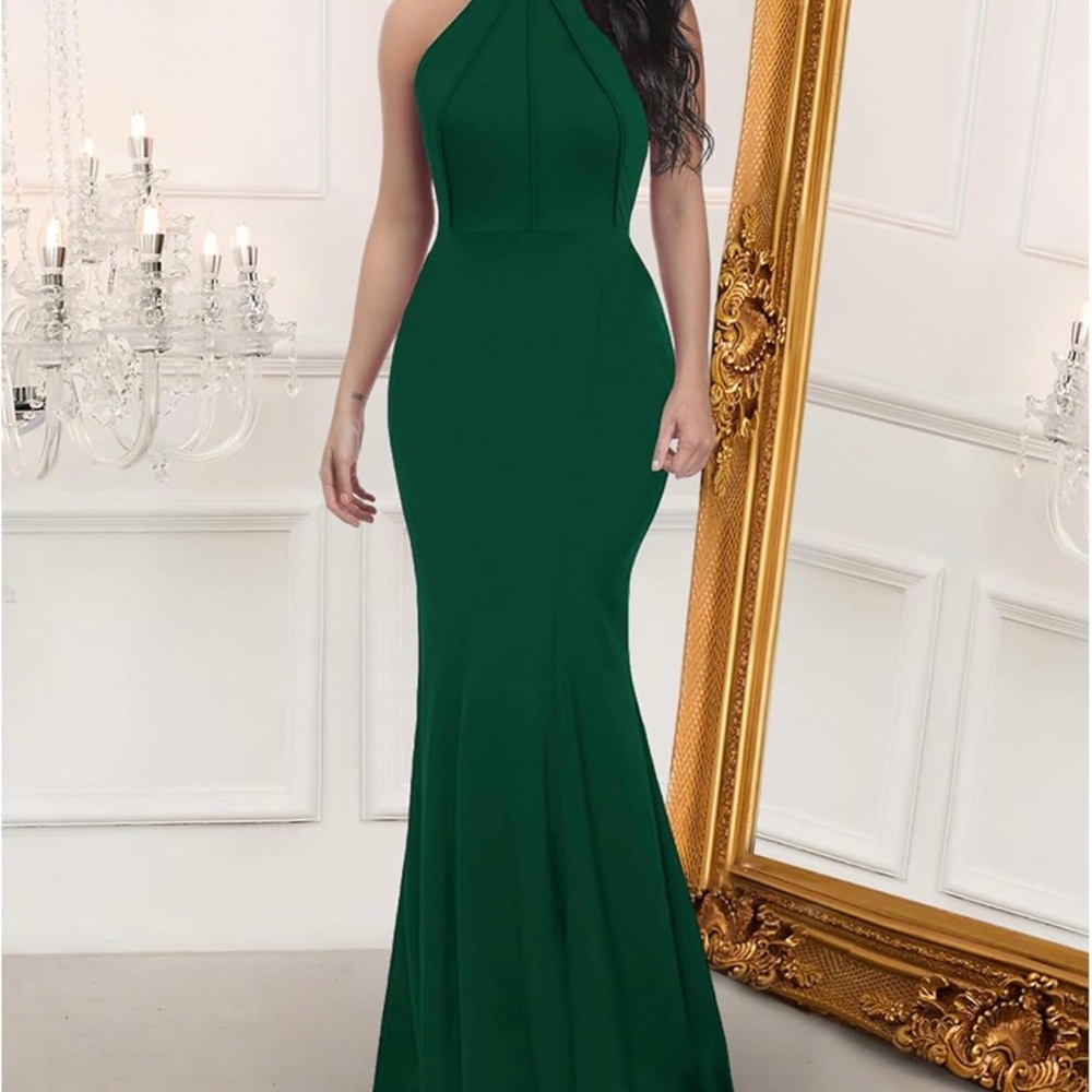 Elegant Green Halter Neck Gown Small